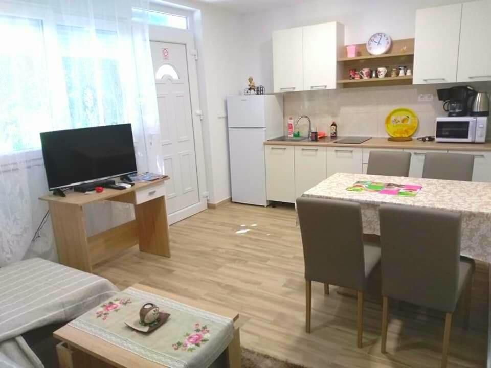 Apartmani Ruzmarin - Seget Donji, Trogir Exterior foto