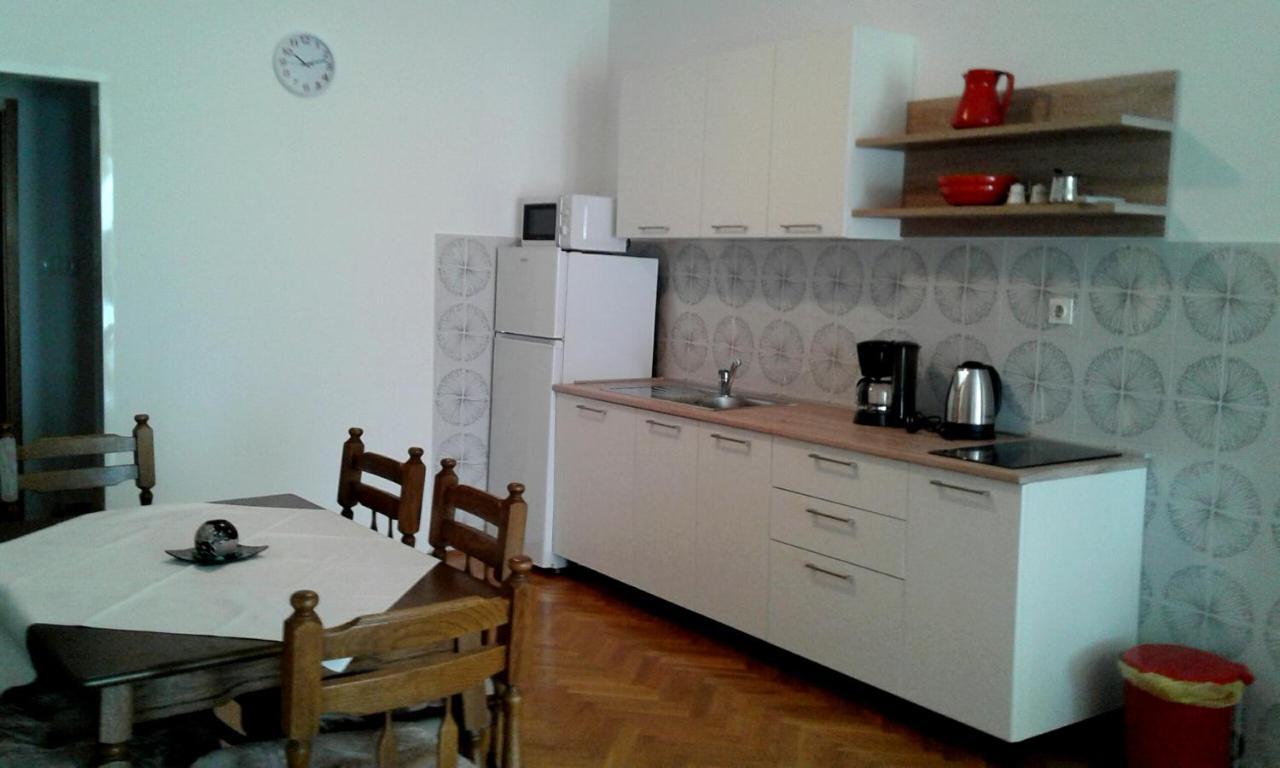 Apartmani Ruzmarin - Seget Donji, Trogir Exterior foto
